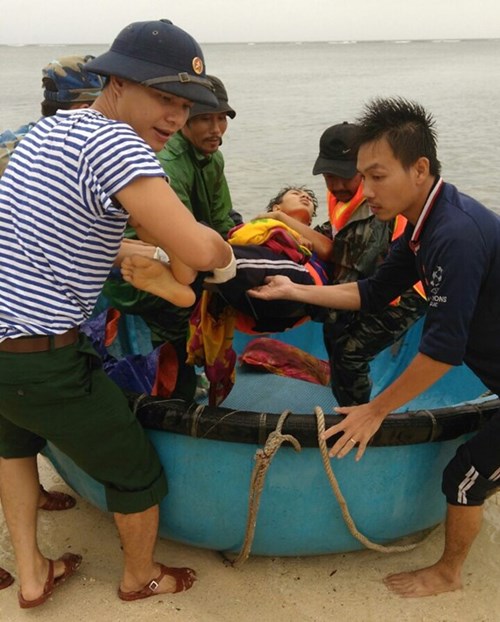 8月7日6时,26岁的范文茶渔民正在bd 96768渔船上作业时发生了意外