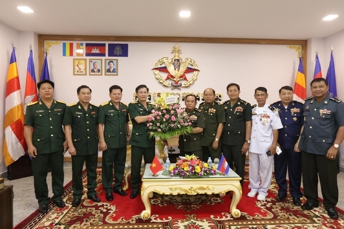 第四军团给柬埔寨一些军队单位贺年