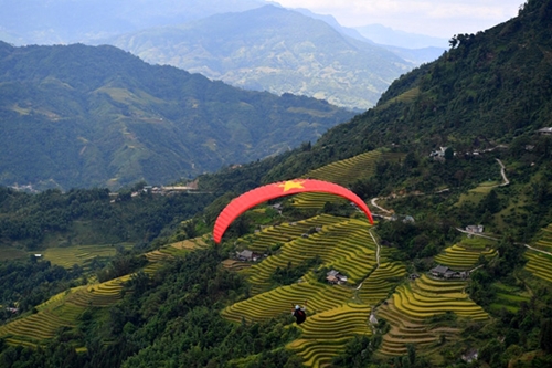2019年滑翔伞锦标赛在河江省黄树肥县举行